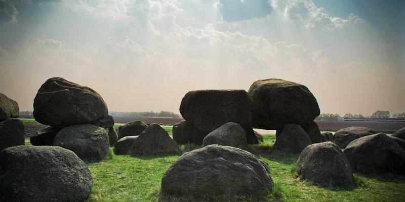 从商机到壁垒:科技创业公司如何构建难以逾越的技术护城河